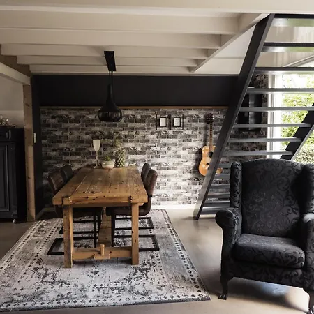 Another Day In Paradise Tuitjenhorn